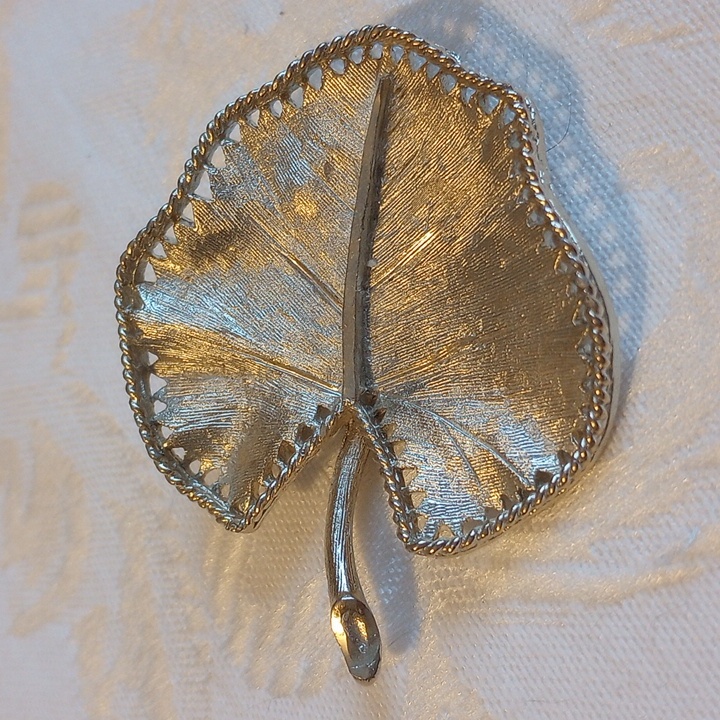 Bsk Signed Brushed Silver Tone 2 Un Lily Pond Pad Leaf Brooch 18$